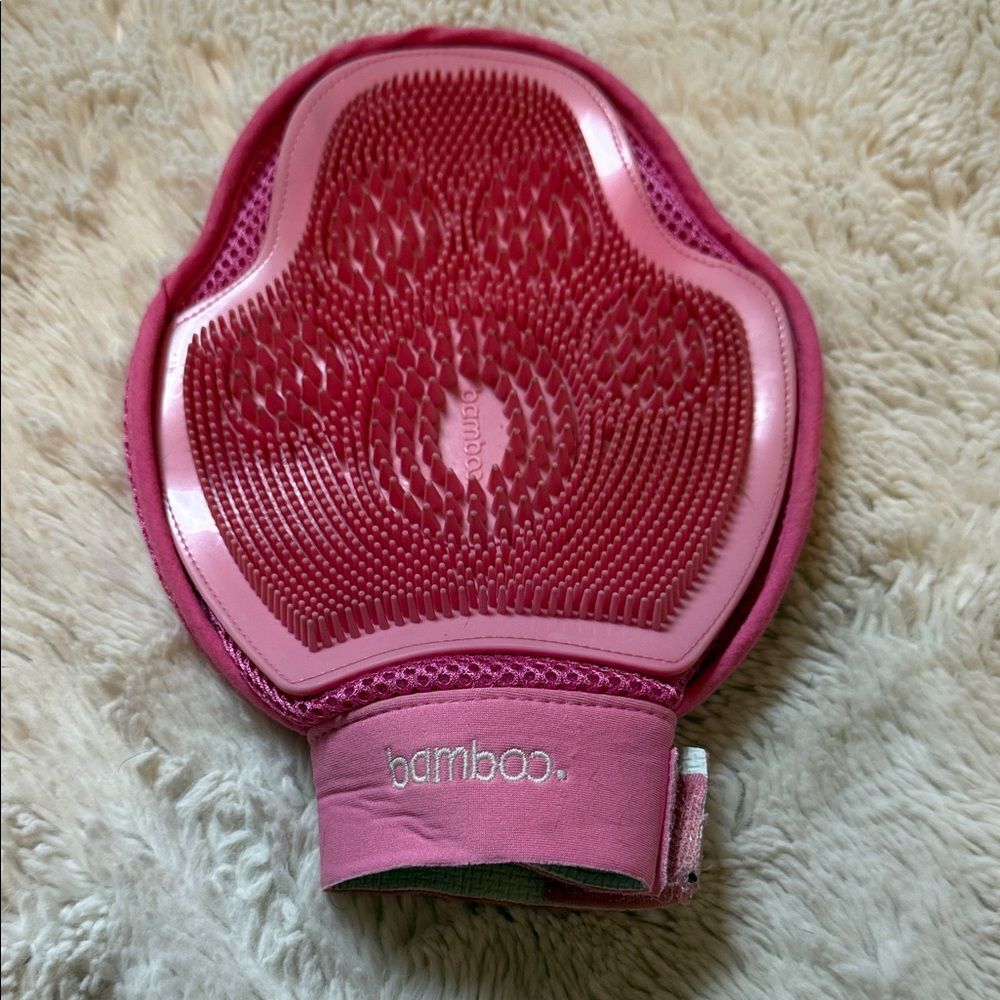 BAMBOO Vibrant Pink Grooming Mitt
